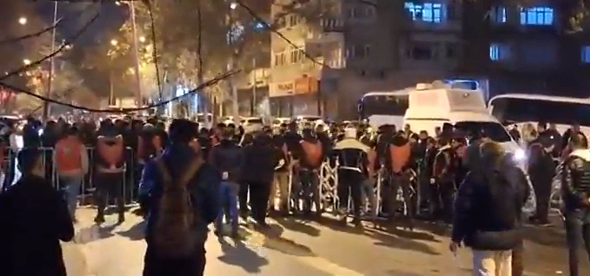 Diyarbakır'da Devlet Tiyatrosu Oyununa Prostesto